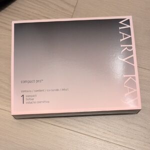Mary Kay Compact Pro in Soft Pink and Gray
